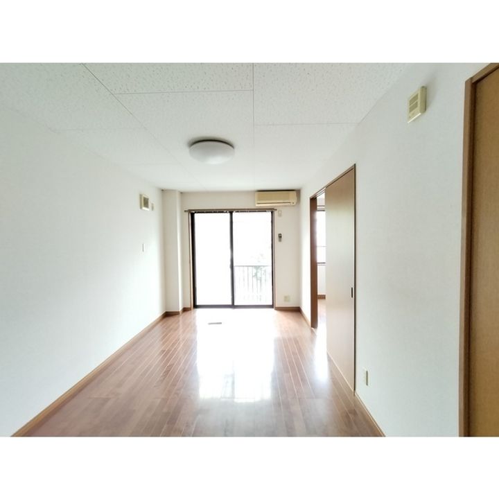 千曲ハイツ101の居間