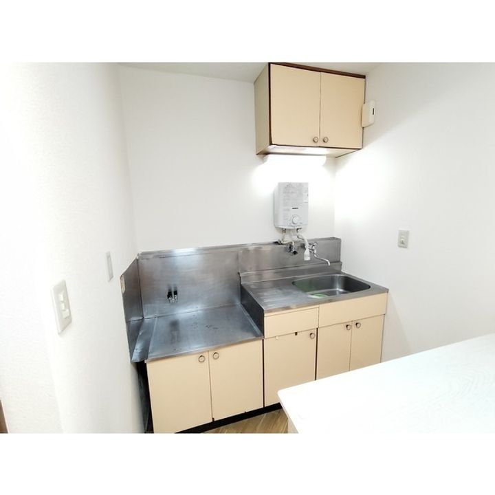 長野県東御市常田の賃貸アパートのキッチン