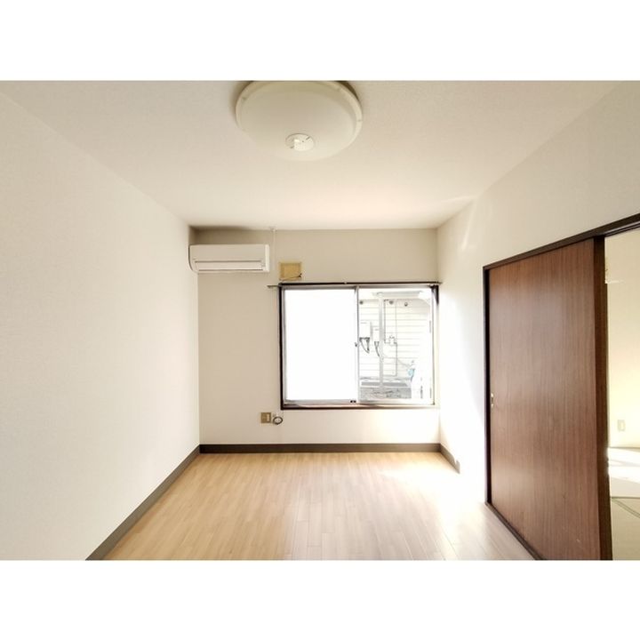 長野県東御市常田の賃貸アパートの居間