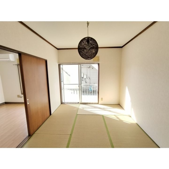 長野県東御市常田の賃貸アパートの内装