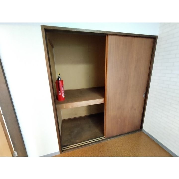 長野県東御市常田の賃貸アパートの内装