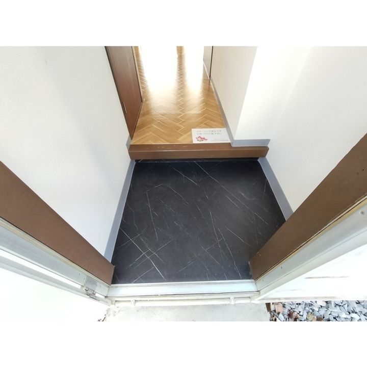 長野県東御市常田の賃貸アパートの玄関