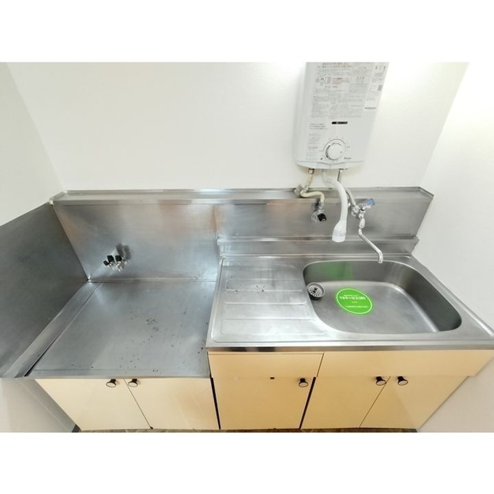 長野県東御市常田の賃貸アパートのキッチン