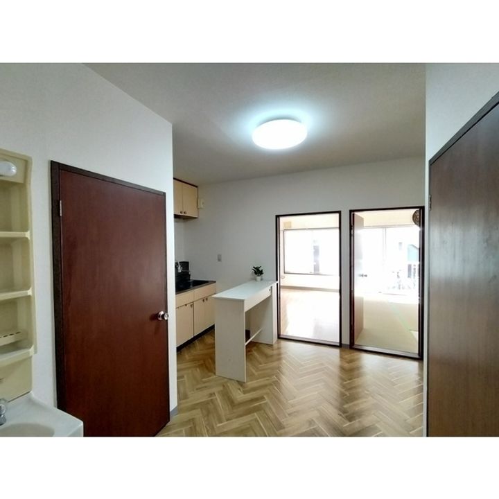 長野県東御市常田の賃貸アパートの居間