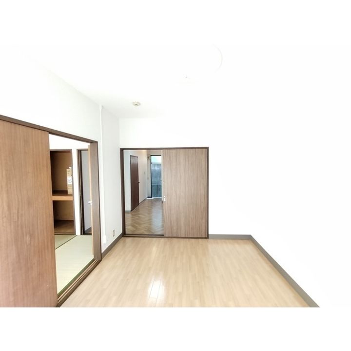 長野県東御市常田の賃貸アパートの内装