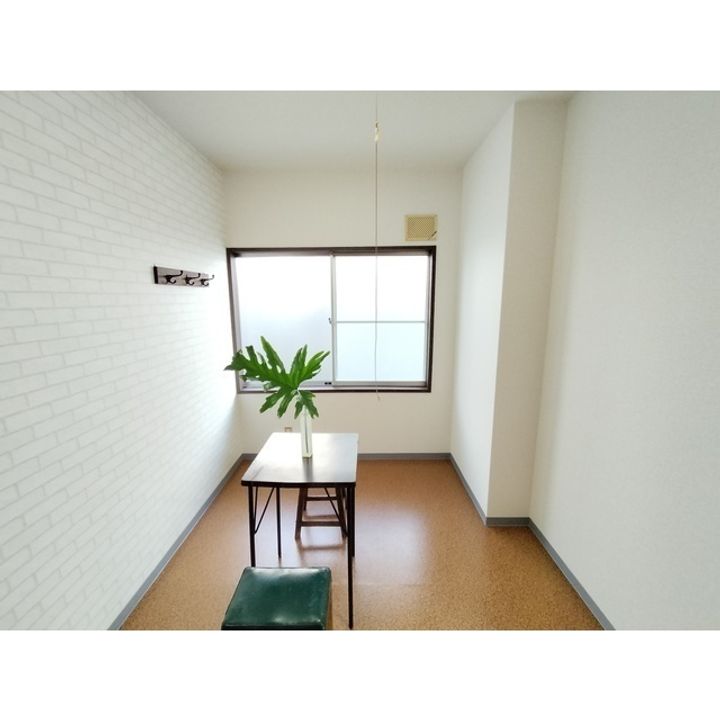 長野県東御市常田の賃貸アパートの内装