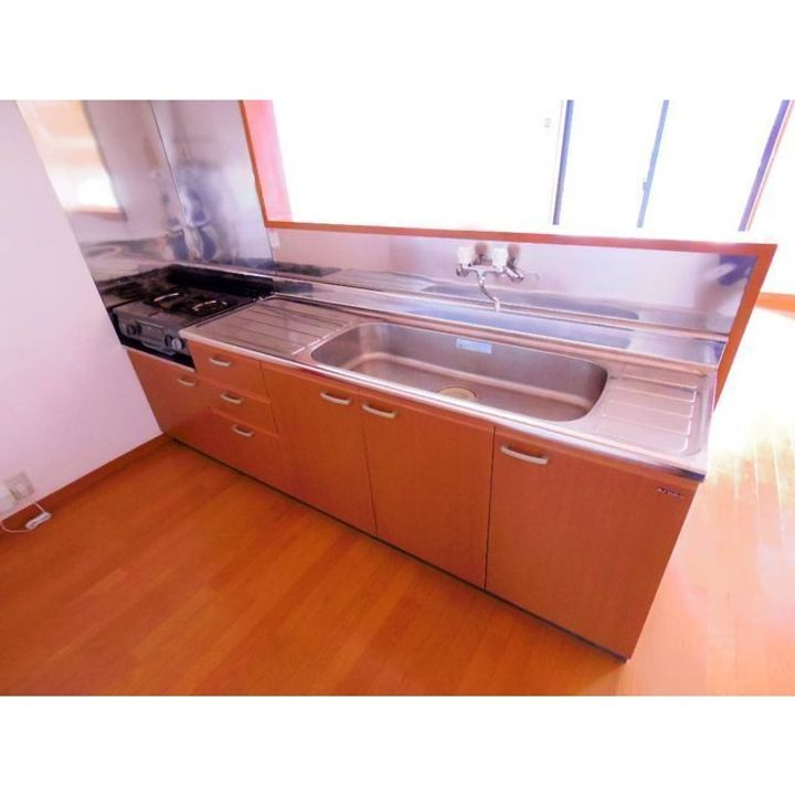 ハーベスト殿城A棟102のキッチン