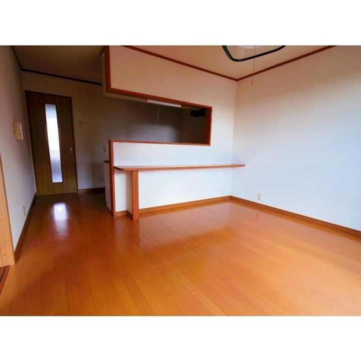 ハーベスト殿城A棟102の居間