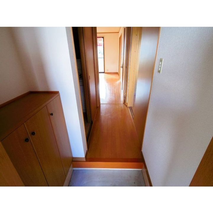 ハーベスト殿城A棟102の玄関