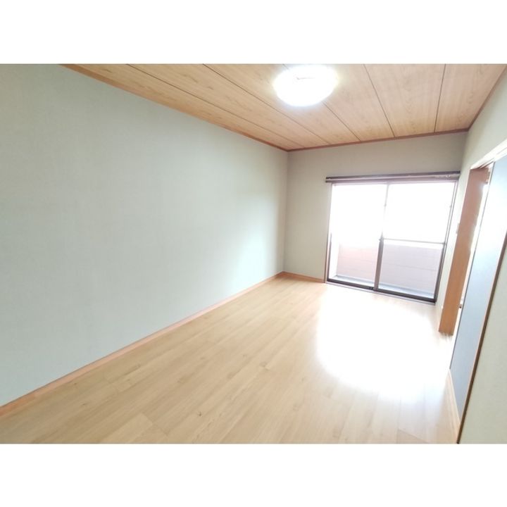 長野県上田市生田の賃貸アパートの内装