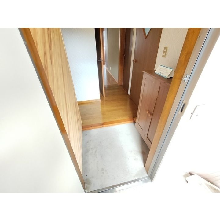 長野県上田市生田の賃貸アパートの玄関