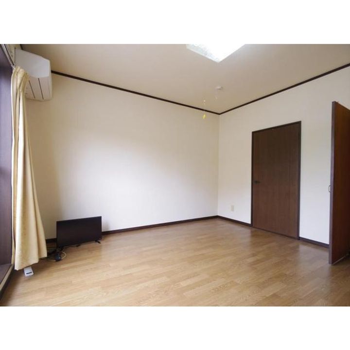 ハイツすいとぴい2Cの居間