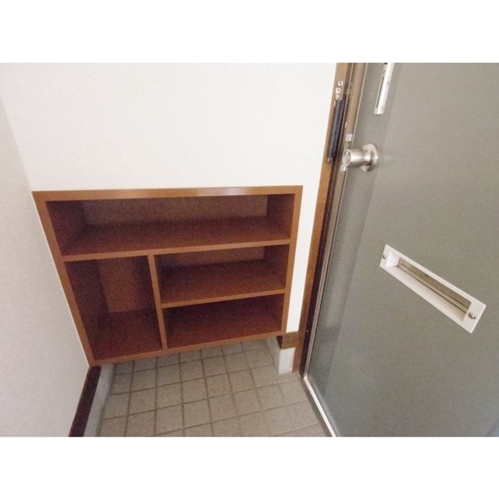 コーポ山越ⅠB-1の玄関