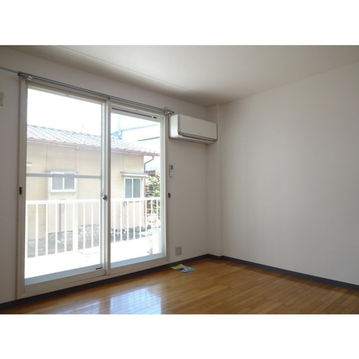 ハイツなかざわB棟102の居間