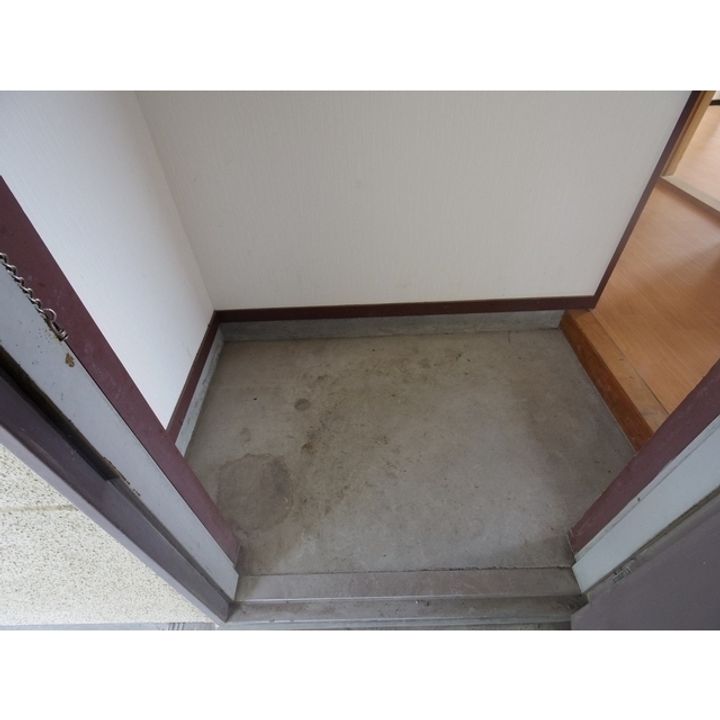 市村コーポ第一107の玄関