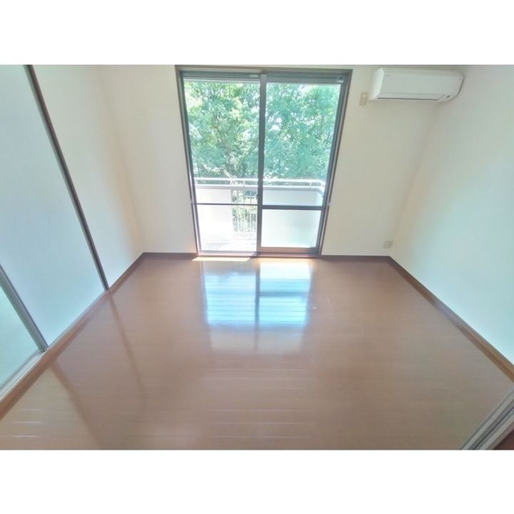 バリュージュもえぎの居間