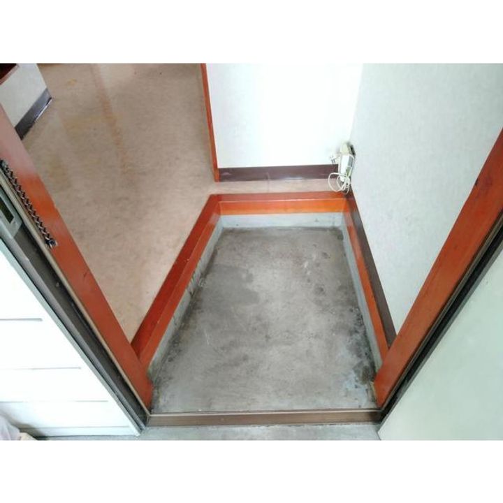 長野県佐久市原の賃貸アパートの玄関