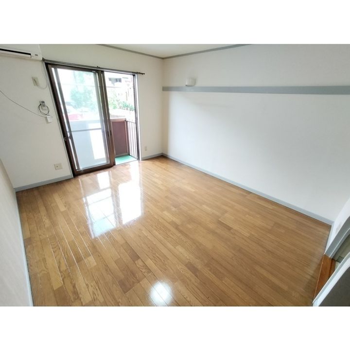 メゾンソレイユ105の居間