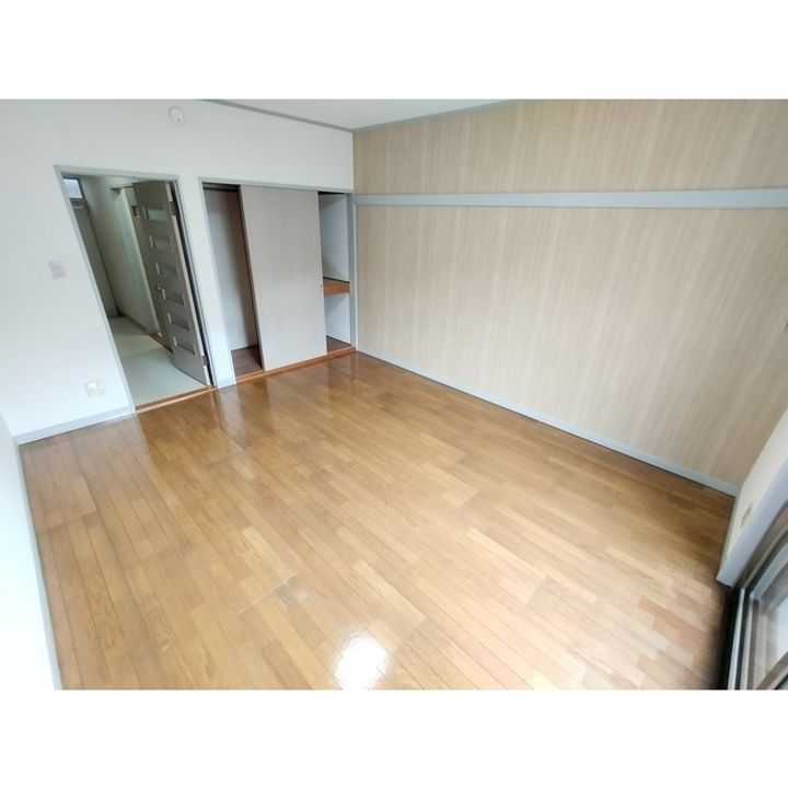 メゾンソレイユ105の居間