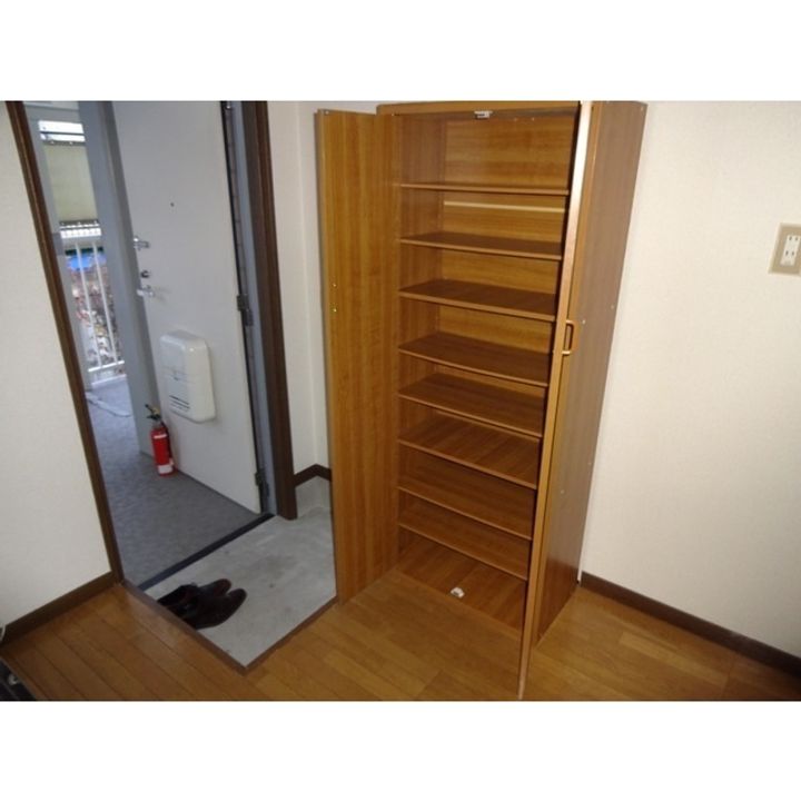 郵ハイツ平田2Hの玄関