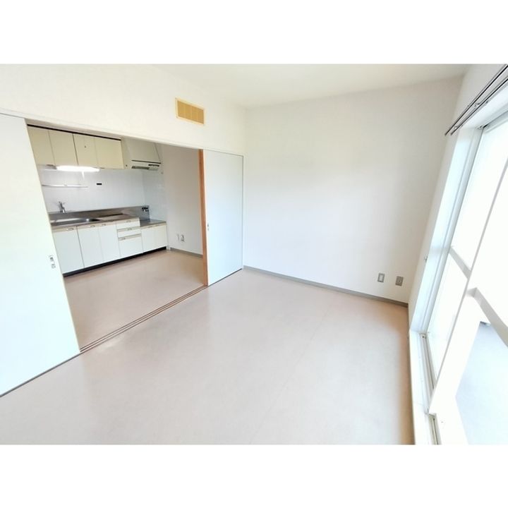 マンション スカイヒルズ205の居間