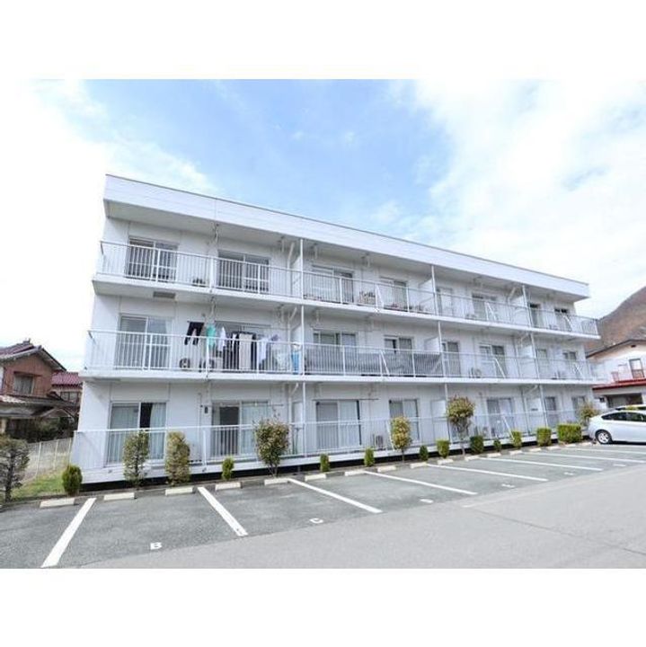 マンション スカイヒルズ302の外観