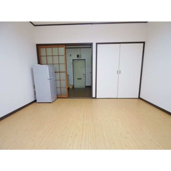 シャトレーゼ下之郷101の居間