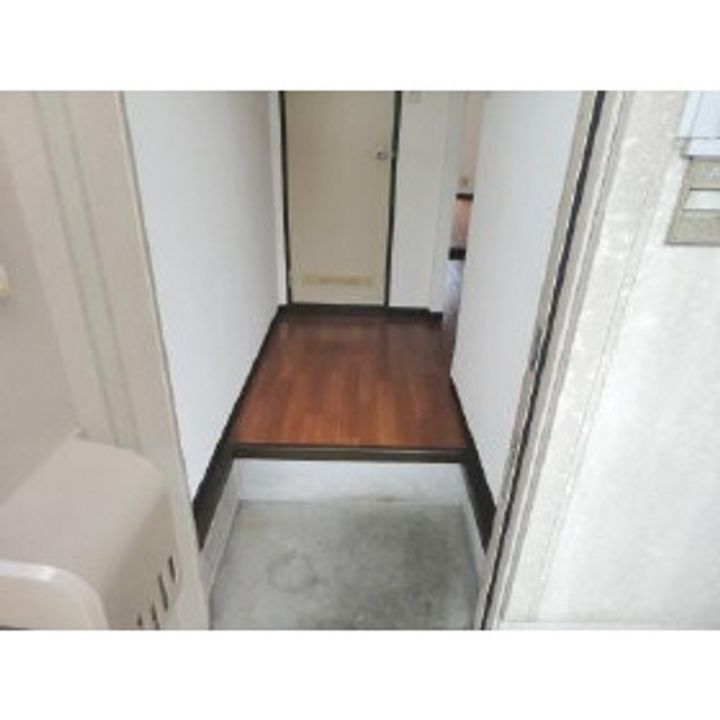 スカイハイツA102の玄関