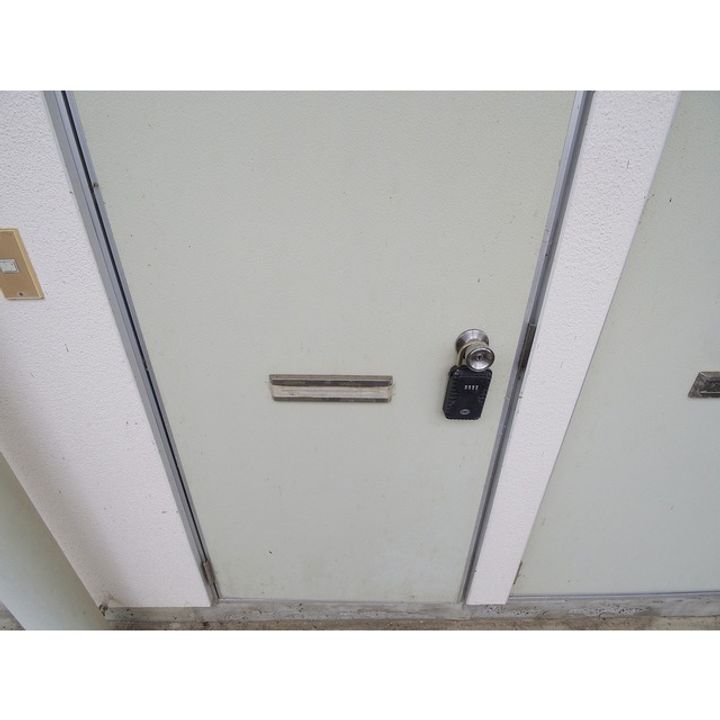 メゾンみゆきCの玄関