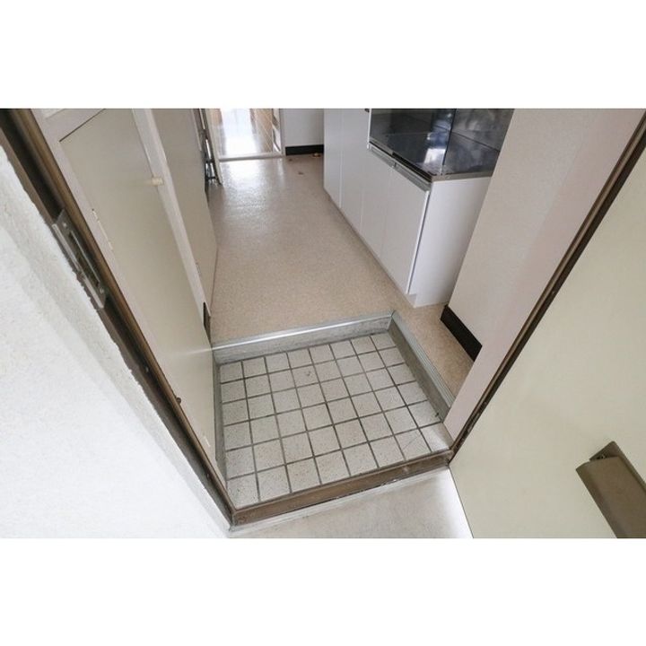 ハイツ原町101の玄関