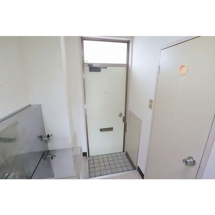 ハイツ原町101の玄関