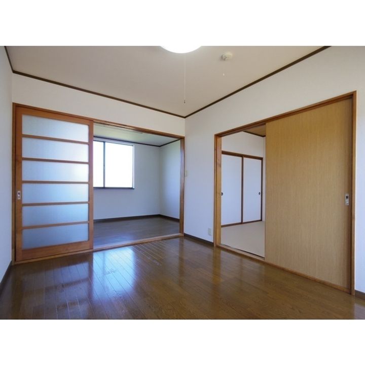 ハイツアクイール1-Bの居間
