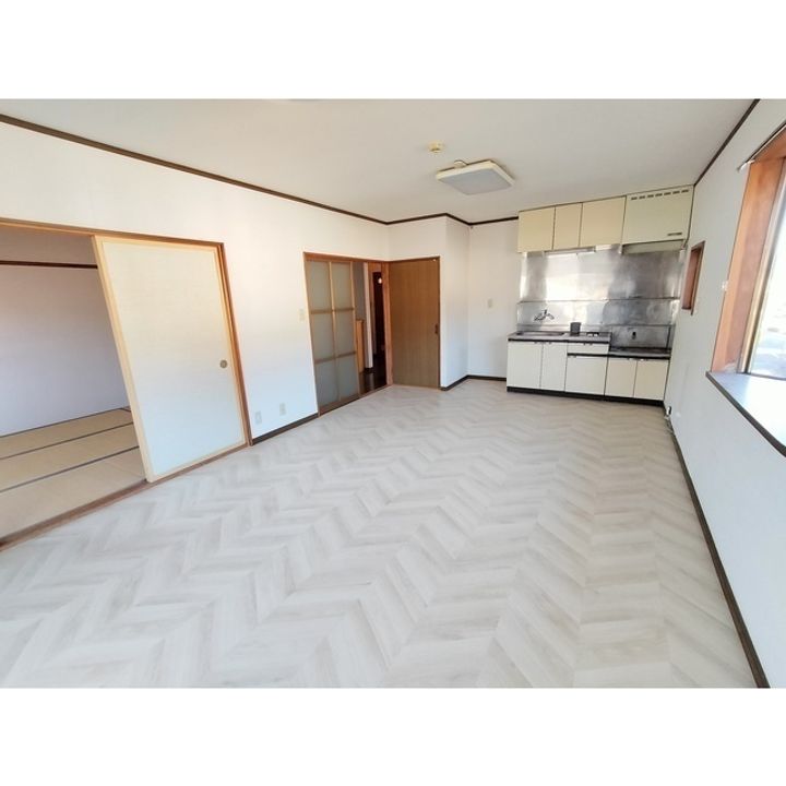 コーポラスニシザワ C棟201の居間