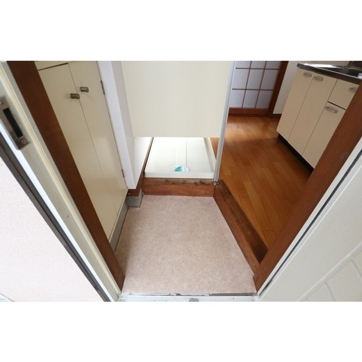 ハイツエトランゼみこと川 B棟203の玄関