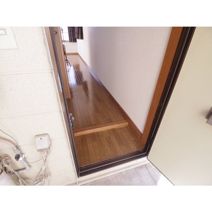 コーポ・かがやき106の玄関