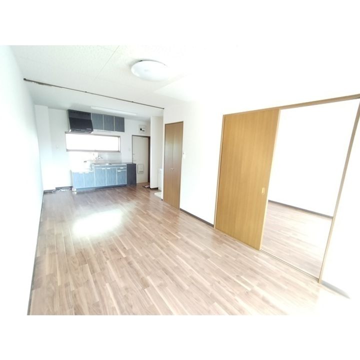 長野県上田市蒼久保の賃貸アパートの居間
