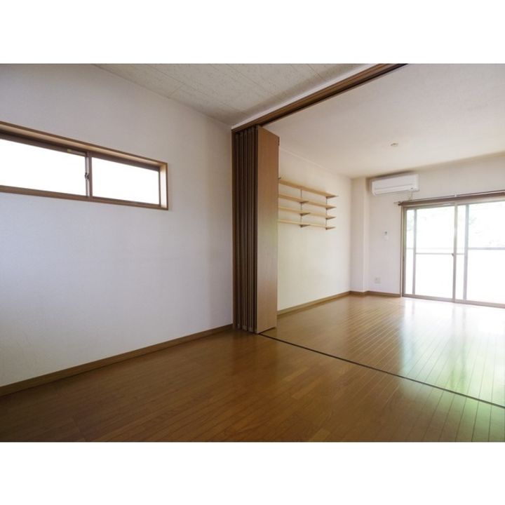 フレール北山105の居間