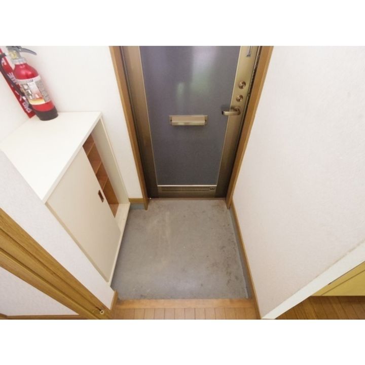 フレール北山105の玄関