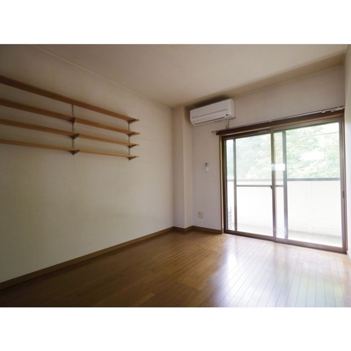 フレール北山105の居間