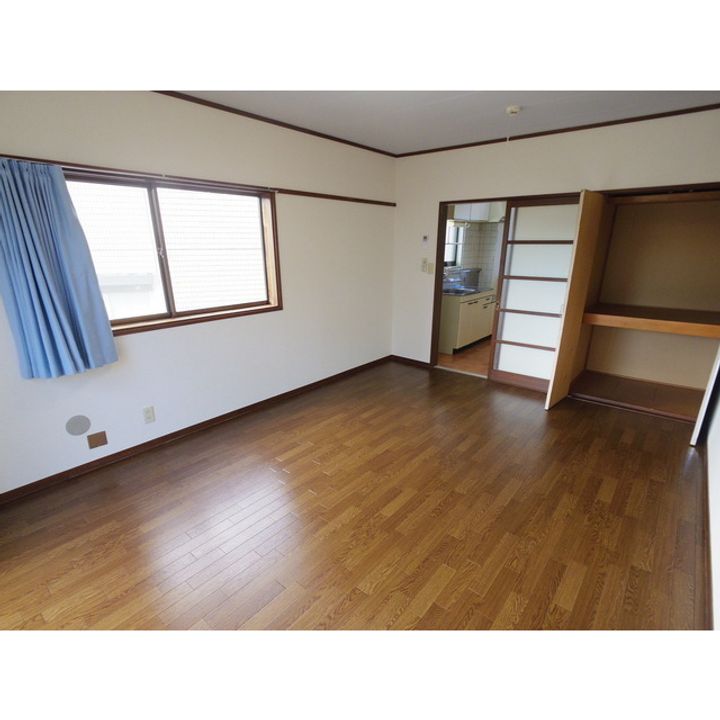 イーストタウン青山201の内装