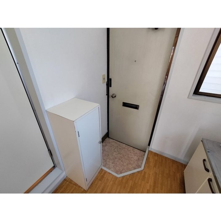 イーストタウン青山201の玄関