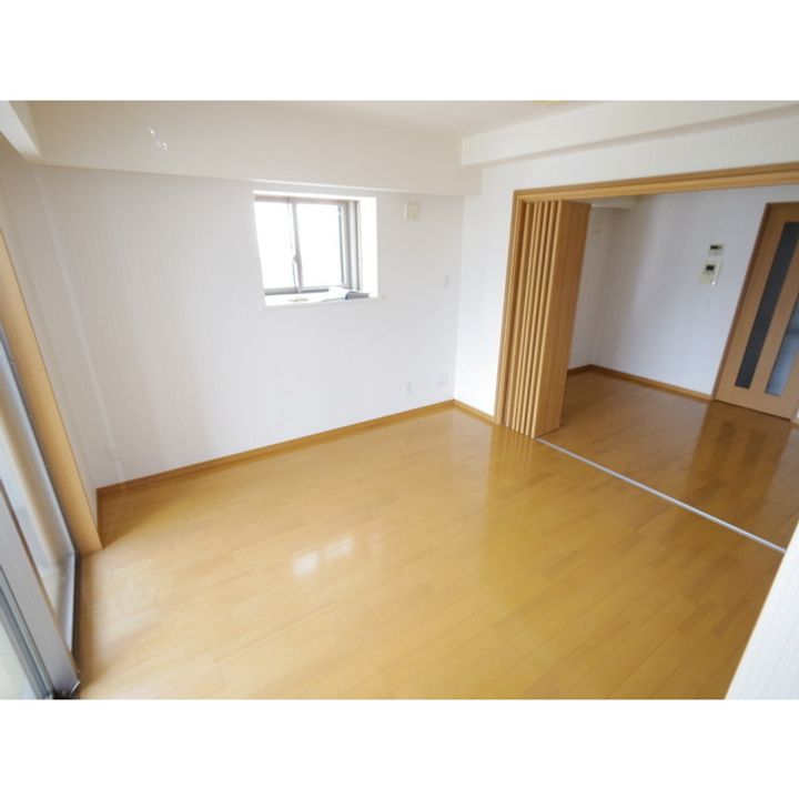 エスポワール三輪田町1406の居間