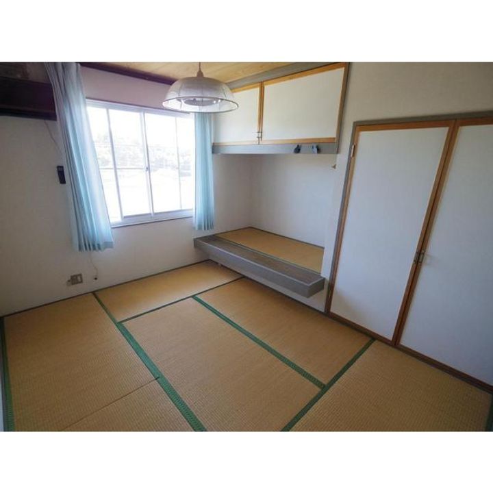 ハイツ八乙女A101の居間