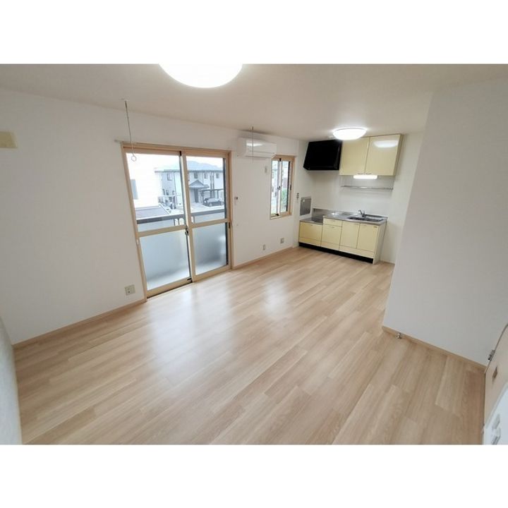 ウィル桜町D202の居間