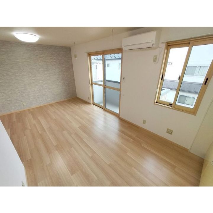 ウィル桜町D202の居間