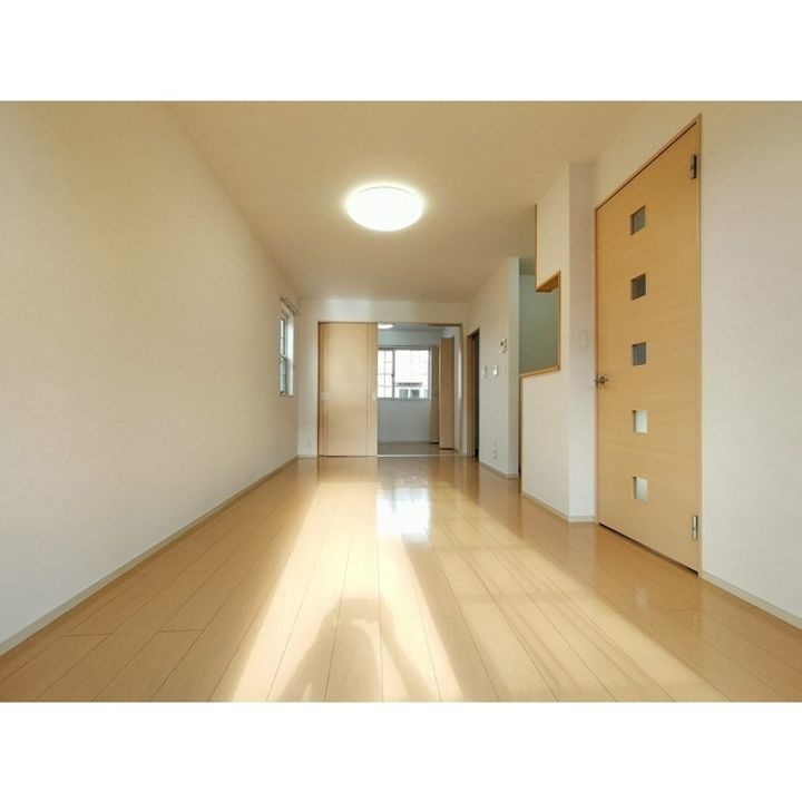 メゾンモビリア101の居間