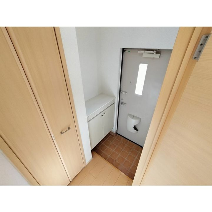 メゾンモビリア101の玄関