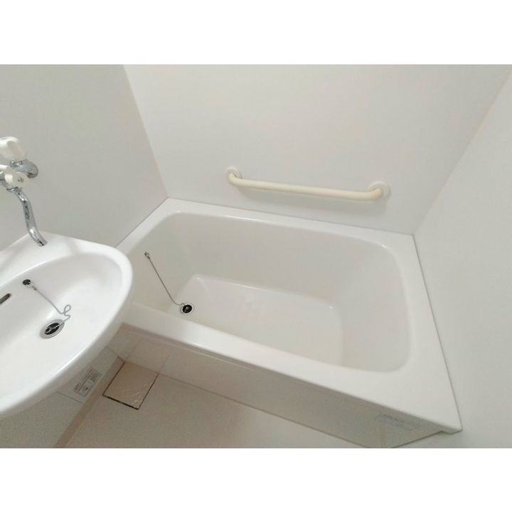 センターイン伊勢町505の風呂