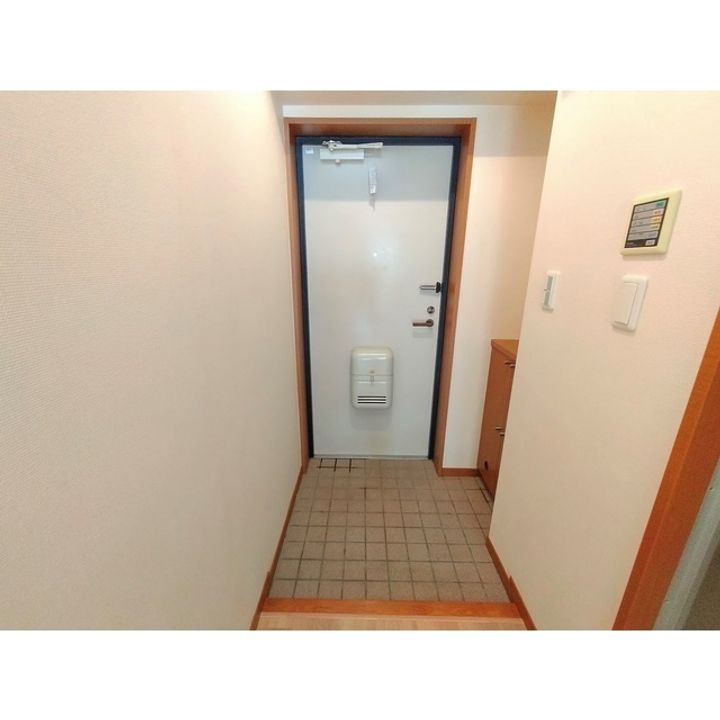 センターイン伊勢町505の玄関