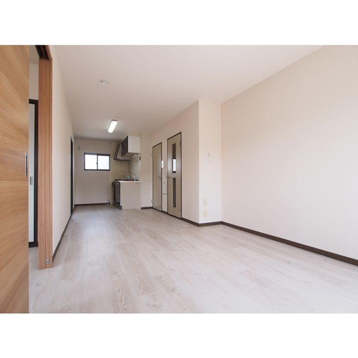 ドミールのぞみF棟101の居間